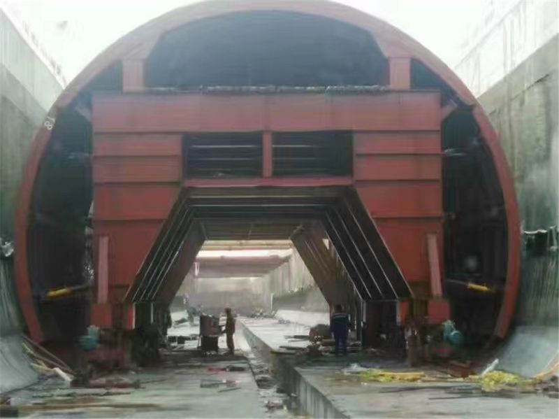 什么是冷彎機？